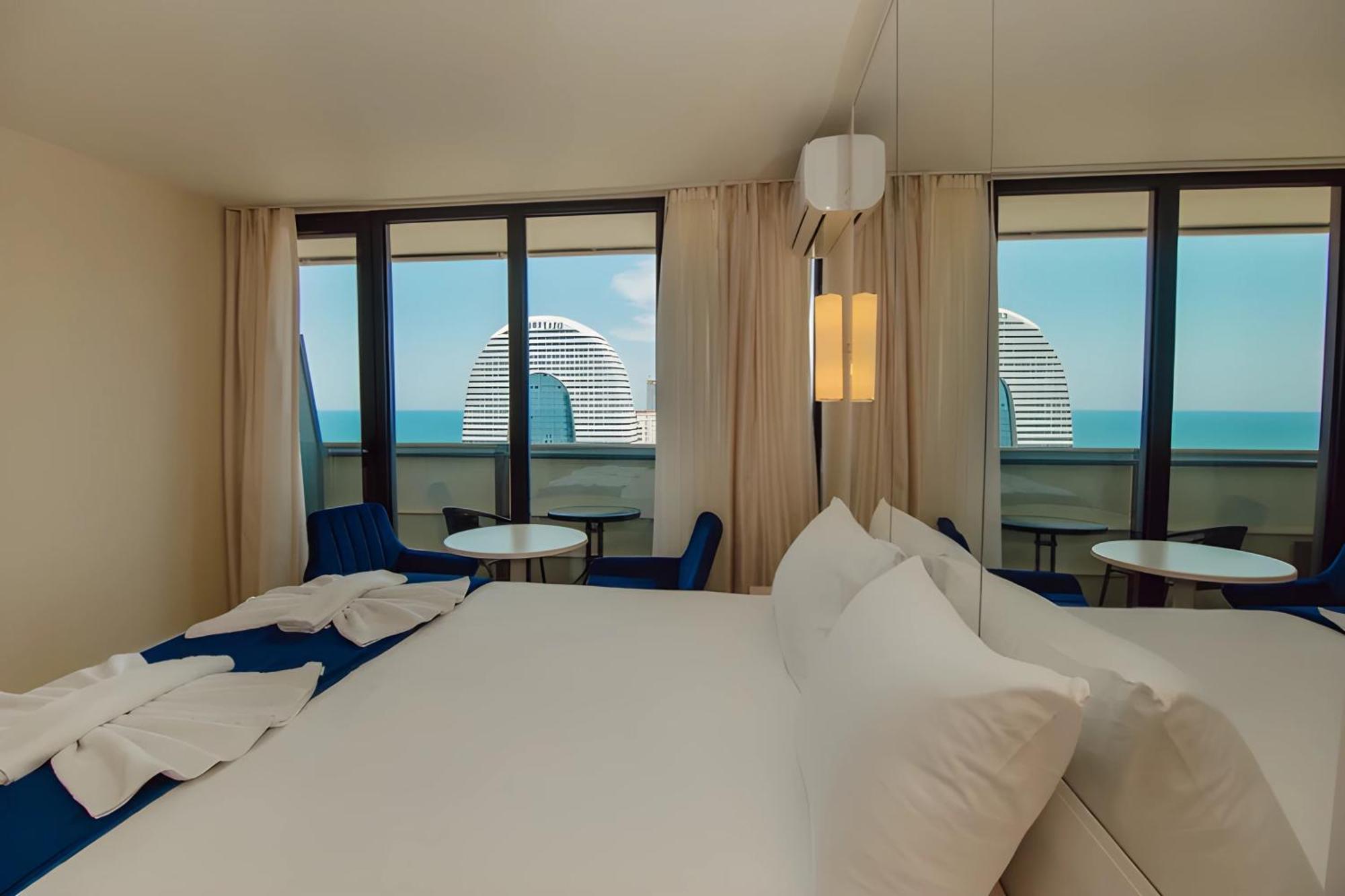 Orbi Dreamy Sea Views Apartment บาทูมิ ภายนอก รูปภาพ