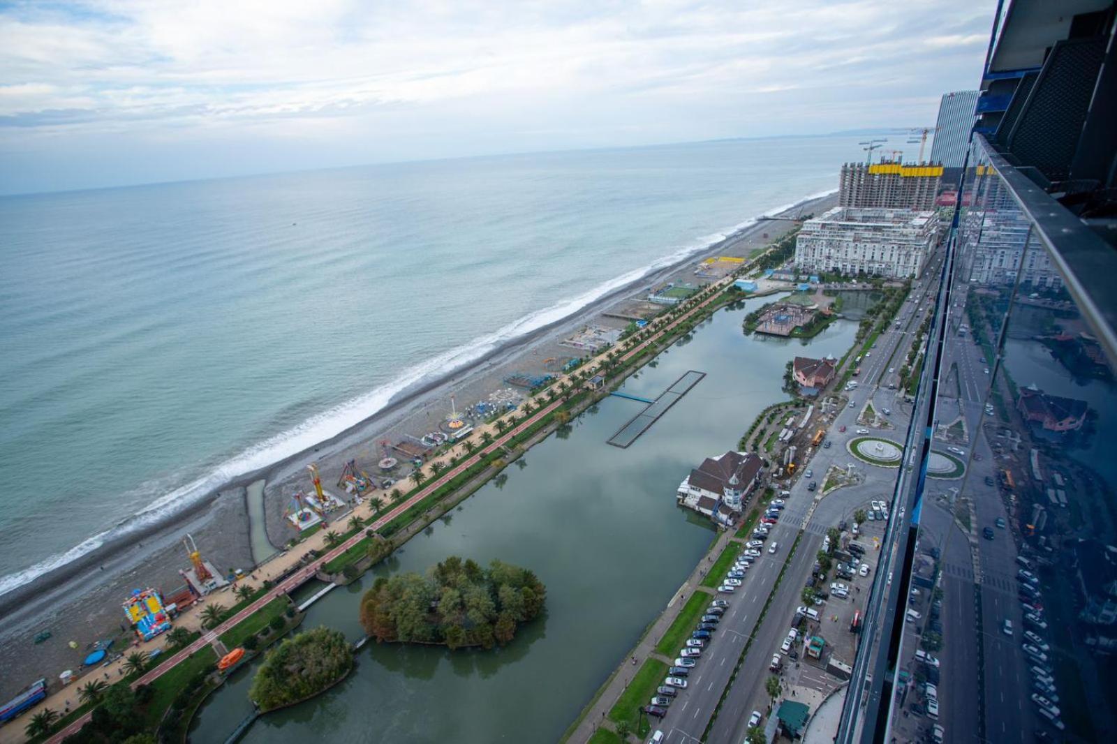 Orbi Dreamy Sea Views Apartment บาทูมิ ภายนอก รูปภาพ